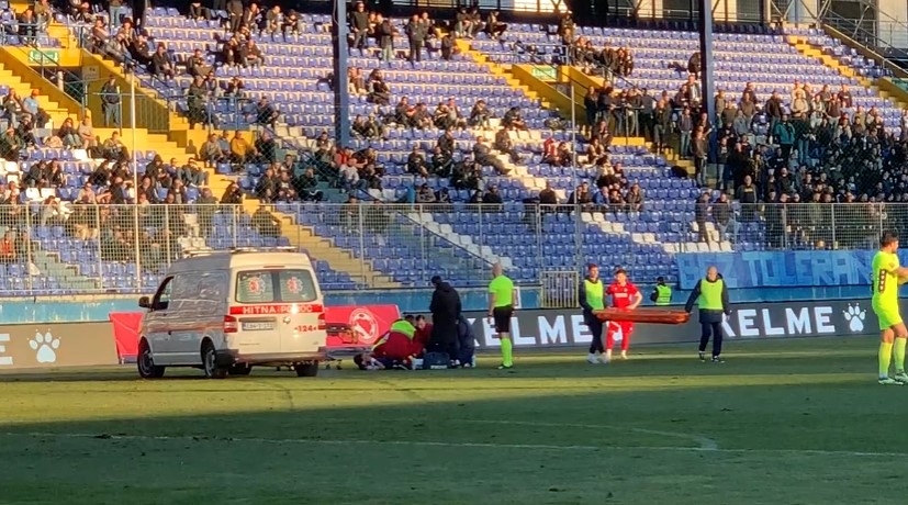 Тешка повреда на Матеј Цветаноски, му ја скршија ногата!