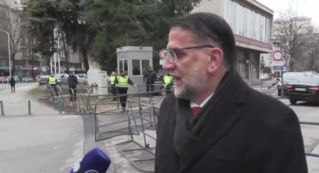 Пратеникот Мурати помина покрај блокадите: Со што сме докажале дека сме лопови?