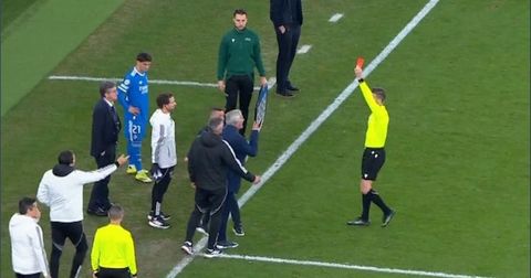 Лудиот Мурињо: Бараше исклучување на Винициус, па си доби црвен картон! (ВИДЕО)