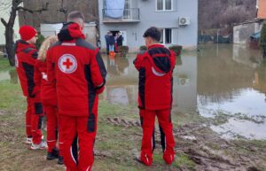 Црвен крст во Форино-Ќе се доставува вода, храна и хигиенски производи