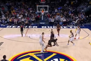 ВИДЕО: Никола Јокиќ во физичка пресметка, инцидент на НБА паркетот