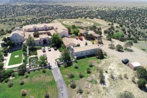 ВИДЕО: Потрага по закопани тела на девојки, дали ранчот на Епстин крие мрачни тајни