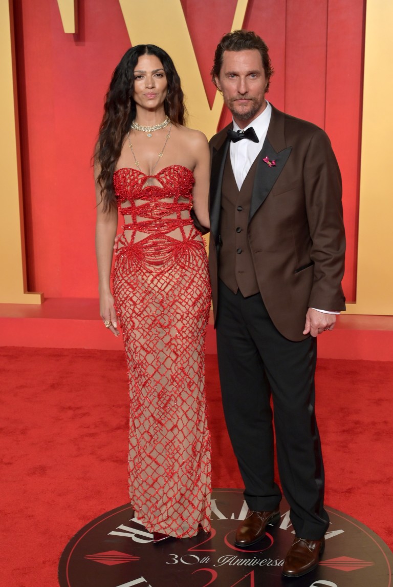 Има милиони, но скромно ги одгледува децата: Актерот има правила што ги изненадуваат сите