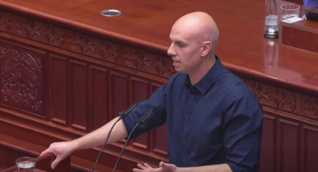 Крмов порача дека го брани селото Блатец од Мицкоски, премиерот му рече дека него повеќе го почитуваат жителите со кои јадел паштета и пиел пиво од флаша