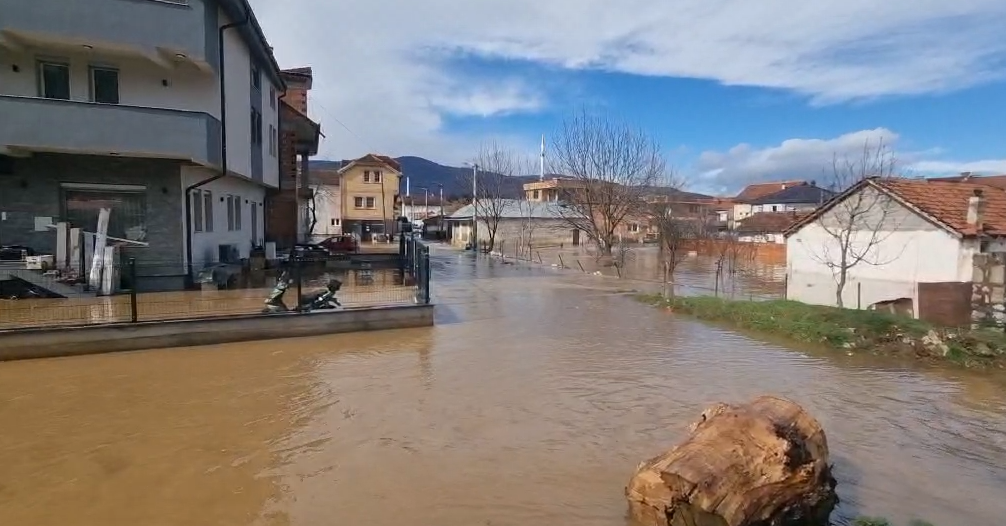 ЦУК информира за состојбата со поплави утрово: Нивото на реката Вардар е намалено, се стабилизира состојбата во Кичево