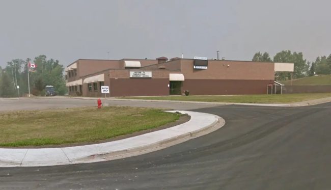 НАЈМАЛКУ 10 МРТВИ ВО МАСОВНО ПУКАЊЕ ВО СРЕДНО УЧИЛИШТЕ ВО КАНАДА, НАПАДОТ ГО ИЗВРШИЛА ЖЕНА