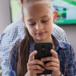 Шокирачки резултати: Речиси една третина од децата што користат чет-ботови со ВИ ги доживуваат како „пријатели“