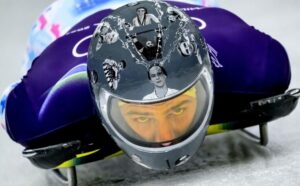 Беше избркан од игрите поради спорна кацига, па доби награда како да освоил злато