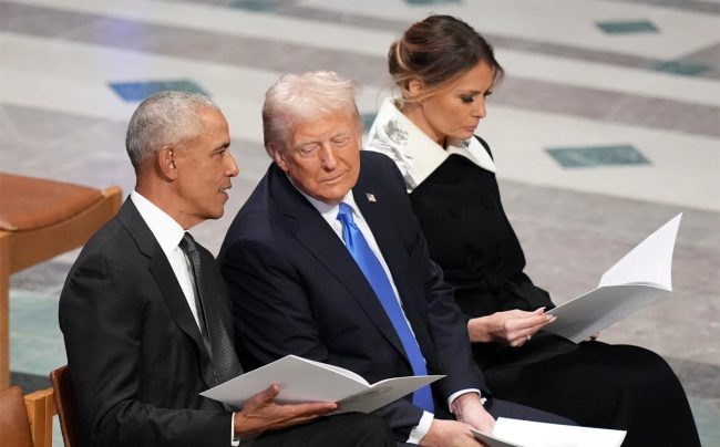 ТРАМП ВЕЛИ ДЕКА НЕ ГО ГЛЕДАЛ ЦЕЛО ВИДЕОТО ВО КОЕ БАРАК И МИШЕЛ ОБАМА СЕ ПРИКАЖАНИ КАКО МАЈМУНИ, ГО ОБЈАВИЛ СЛУЖБЕНИК ОД БЕЛАТА КУЌА