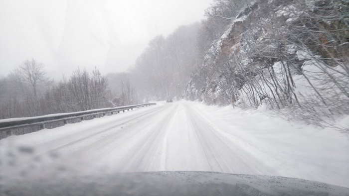 Забрана за сообраќај на камиони на патните правци крак Маврово – Дебар и Гостивар – Кичево преку планинскиот превој Стража
