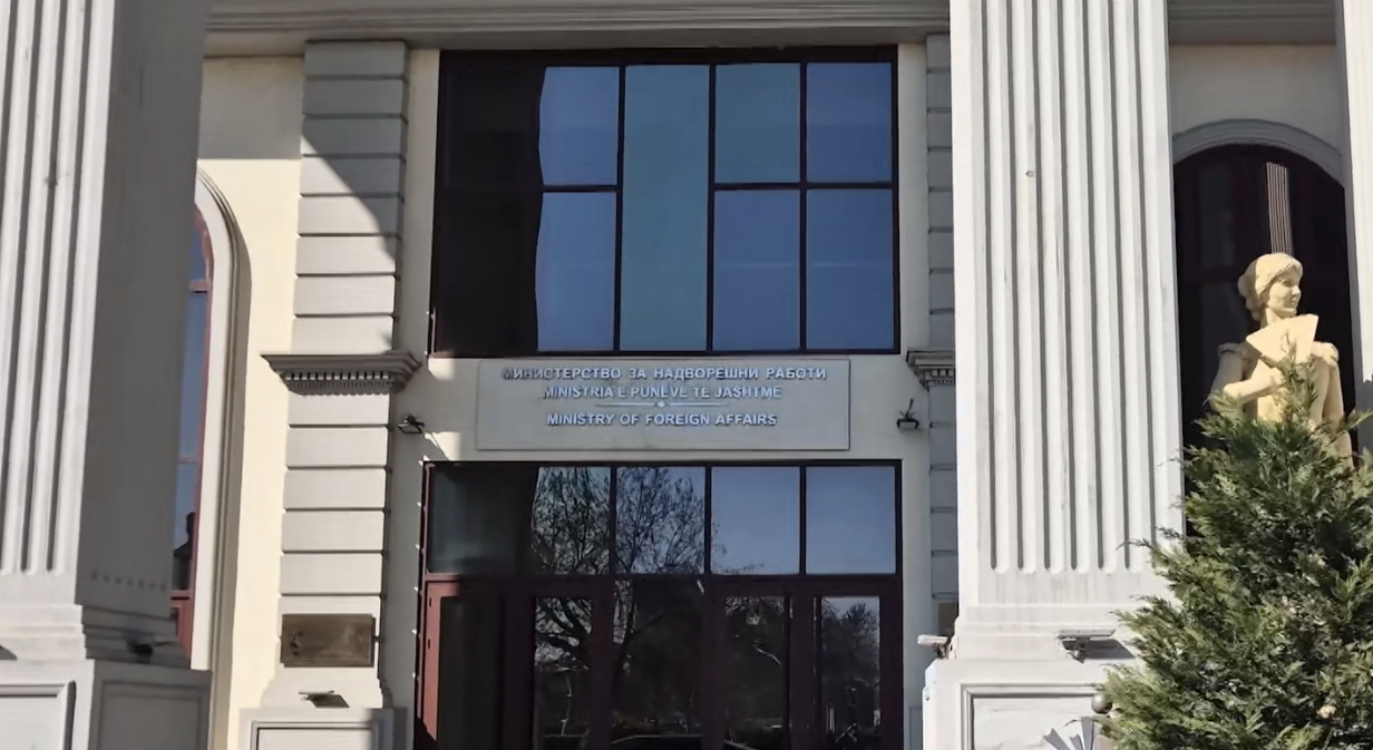 Професионализација на дипломатската служба