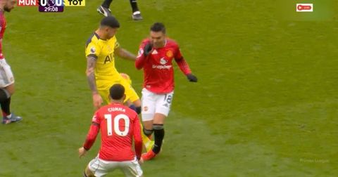 ВИДЕО: Нова глупост на Ромеро, брутално го нагази Касемиро и доби црвен картон!