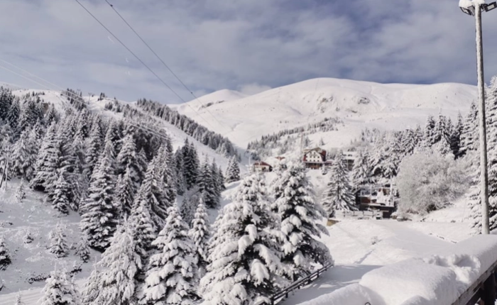 Најстудено и најмногу снег утрово на Попова Шапка