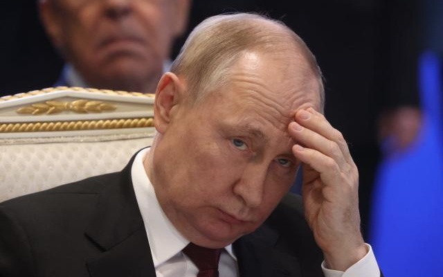 Путин: Русија ќе продолжи да го зголемува потенцијалот и борбената подготвеност на вооружените сили