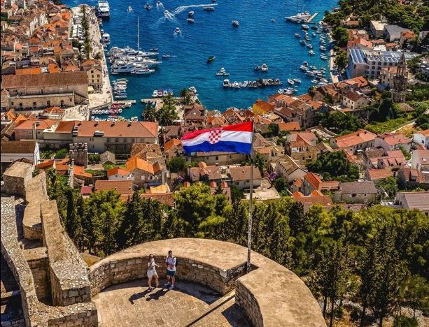 ПОТРАГАТА ПО РАБОТНИЦИ СТАРТУВАШЕ: На Хрватска ѝ недостасуваат 65 илјади сезонски работници