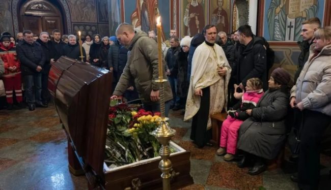 ОД ПОЧЕТОКОТ НА ВОЈНАТА ЗАГИНАА 55.000 УКРАИНСКИ ВОЈНИЦИ, КАЖА ЗЕЛЕНСКИ