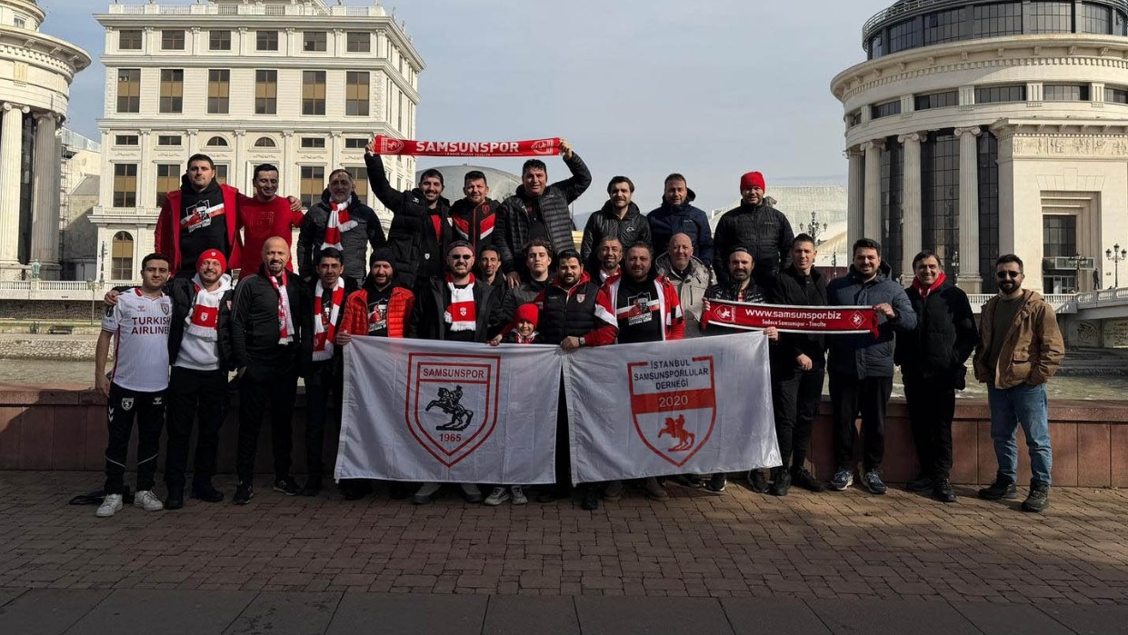 Навивачите на Самсунспор направија шоу – ечеше нивна песна во Старата скопска чаршија! (ВИДЕО)