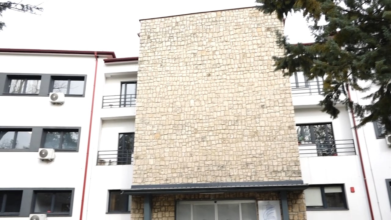 Универзитетот на албански јазик „Мајка Тереза“ бара доработка на законот за високо образование, навлегува во автономијата