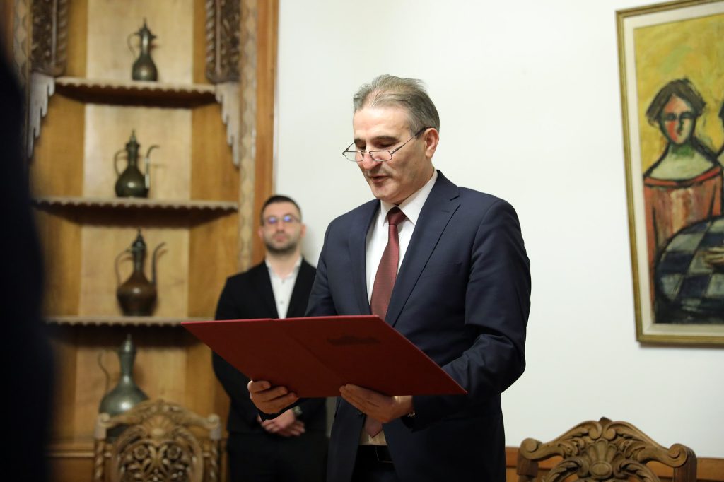 Садула Изаири даде свечена изјава како нов член на Судскиот совет од немнозинските заедници