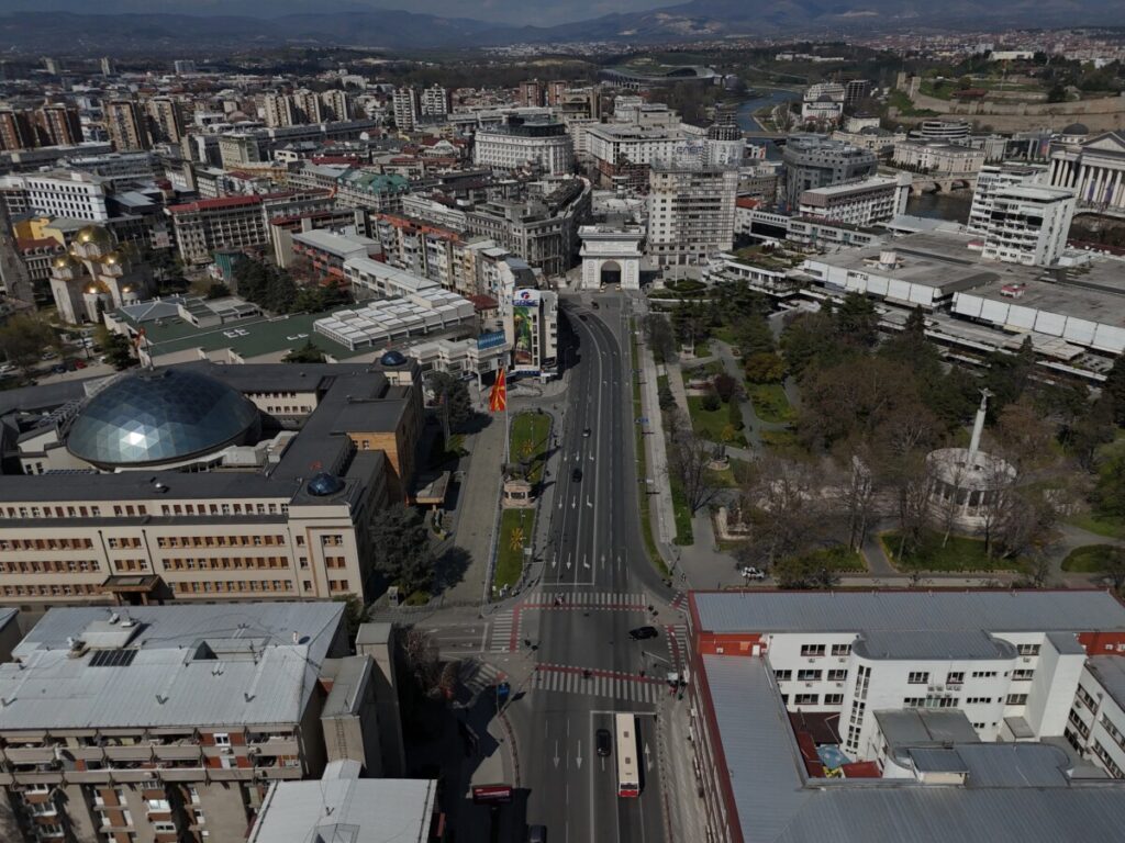 Квадрати како „златни прачки“: Странски фондови купуваат на големо, колку навистина чини луксузот да се живее во Скопје?