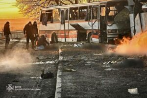 Руски дрон погоди автобус во Украина, 15 мртви