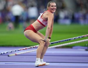 Суспендирана e скокачка со стап која ја финансира својата кариера на OnlyFans