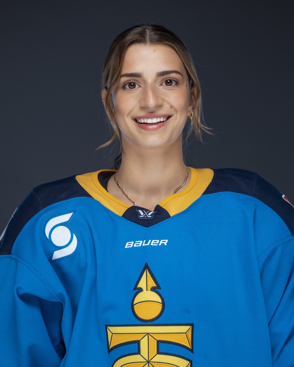 Кристин Дела Ровере живее во Канада, има битолски корени, а игра хокеј за Италија на Олимпијадата 2026