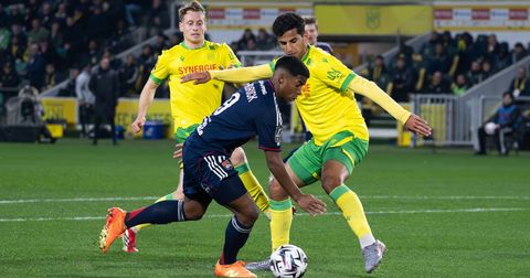 Ендрик исклучен поради груб старт, Лион и со играч помалку славеше во Нант