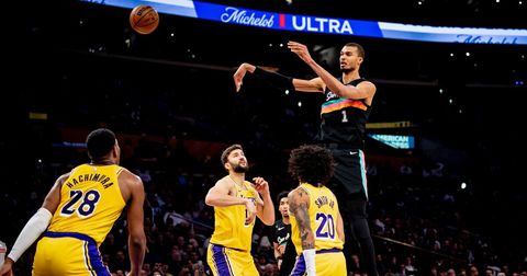 ВИДЕО: Неверојатниот Вамбањама му даде 37 поени на Лејкерси за едно полувреме!