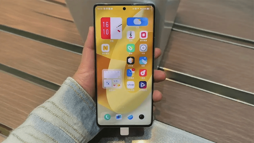 Се враќаат големите смартфони со екрани од 7 инчи, два големи брендa веќе ги разгледуваат