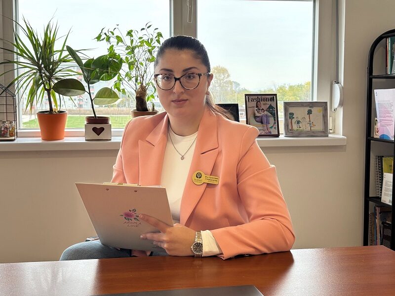 Дома учи и сѐ знае, а на училиште не. Се плаши дека ќе ѝ се смеат децата кога ќе почне да одговара… Што да направиме?