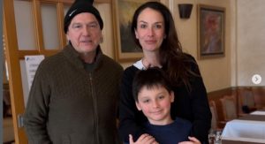 (ФОТО) Познато е каде е Здравко Чолиќ по бомбардирањето: Се појавија фотографии од пејачот, тој сè уште не доаѓа во Белград