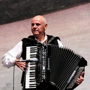 Сеќавање: 3 години без Милан Завков – музичарот што ѝ даде душа на македонската народна песна