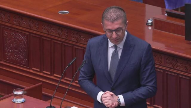 Твитер ако ви е репер тогаш не сакам да цитирам што сè има напишано за вас, му порача Мицкоски на Филипче