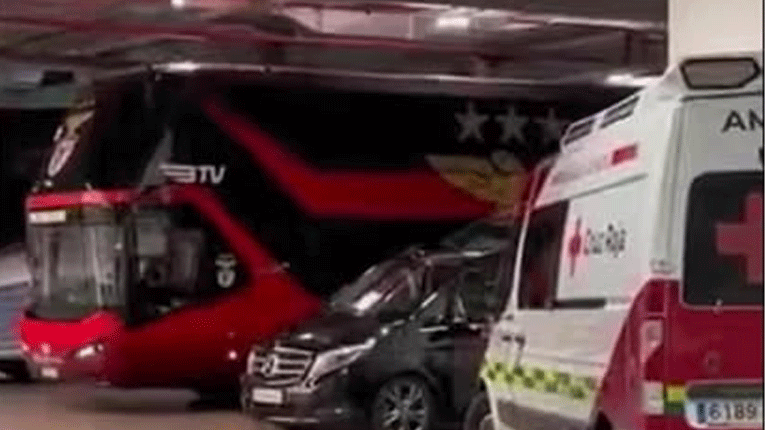 Откриено е од каде Мурињо го гледаше мечот и даваше инструкции, го немаше во ложата