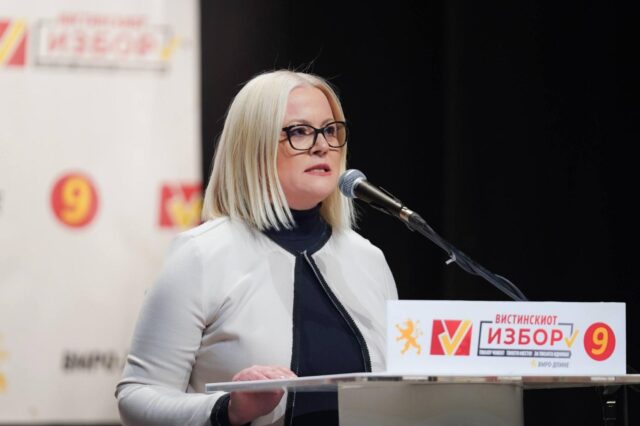 Стојаноска со четири станови во Скопје, има вдомено цел круг на фамилија во државните институции – порачаа од Левица и побараа итна оставка од пратеничката