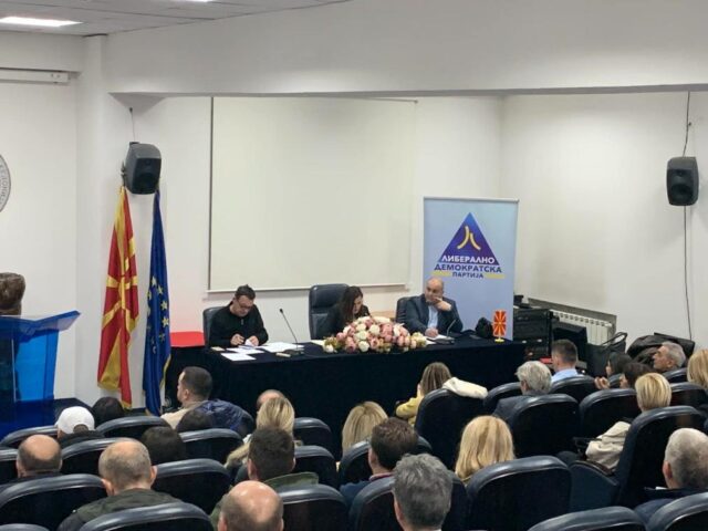 ЛДП бара возачите на камиони да бидат сметани за професионалци, а не за туристички патници