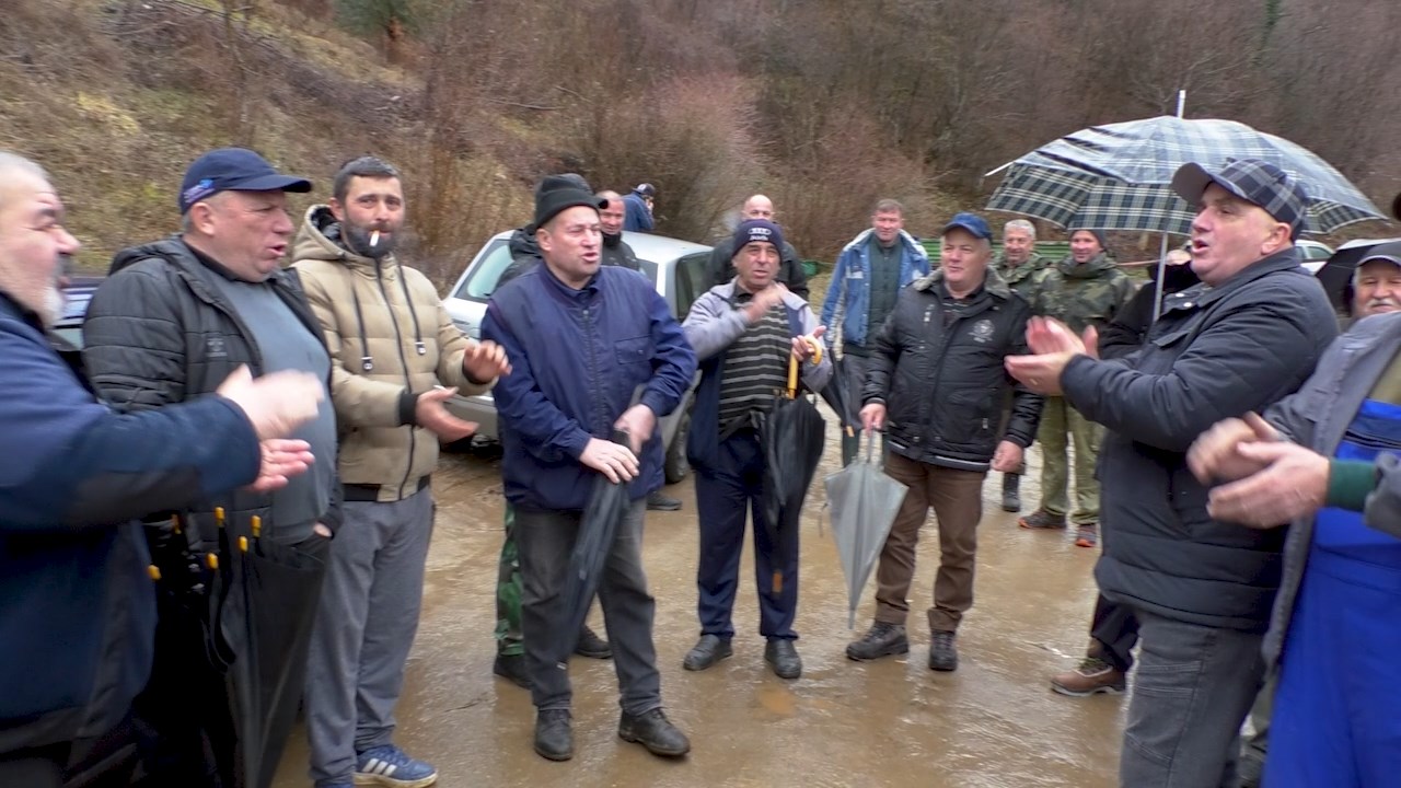 ТВ 24 во Блатец: Мештаните порачуваат блокадите против хидроцентралата ќе се интензивираат
