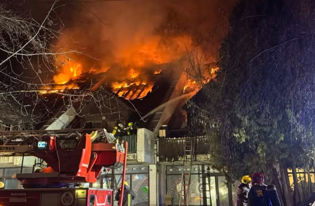 СТРАШЕН ПОЖАР ВО ХОТЕЛ ВО УНГАРИЈА! Огромни пламени ја зафатија зградата, има ЗАГИНАТИ
