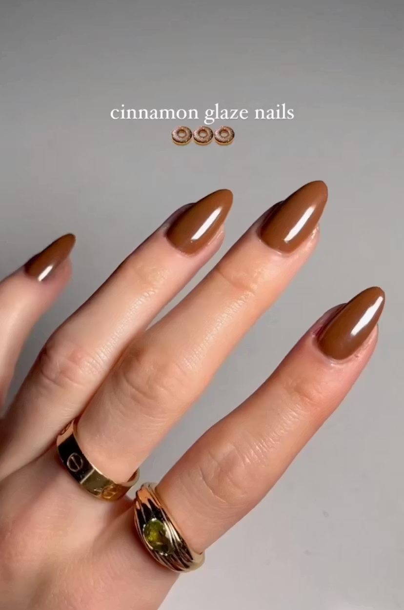 Зимскиот маникир што ги полуде жените: „Cinnamon nails“ станаа симбол на елеганција и луксуз