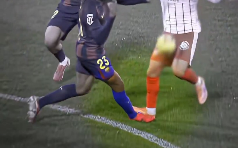 Скандал што може да влијае на шампионот во Ла Лига: Барса е „ограбена“, имаше фаул над Кунде пред победничкиот гол на Џирона (ВИДЕО)