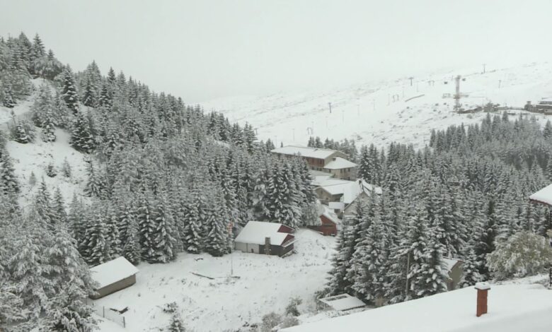 (ВИДЕО) Попова Шапка утринава речиси со метaр снег