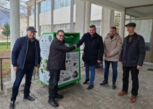 Контејнери за текстилен отпад во училиштата во Гостивар