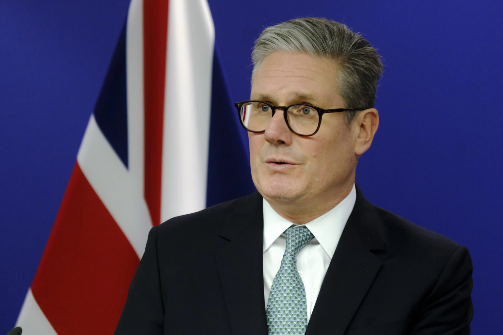 Документите за Епстин ја разнишаа британската политичка сцена, Стармер под притисок