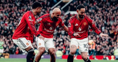 Лудница на „Олд Трафорд“: Јунајтед прокоцка 2-0, но во 90+4 го победи Фулам! (ВИДЕО)