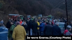 Звукот на камбаната во Блатец посилен од багерите за хидроцентрала