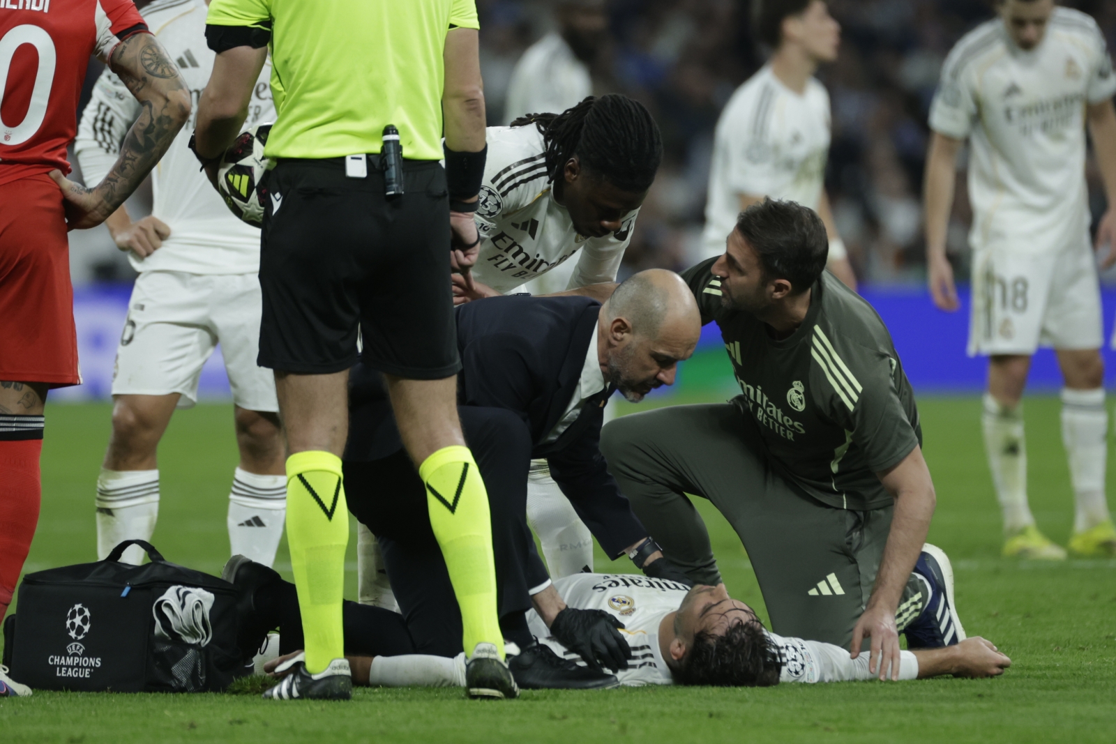 Брутален судир на двајца играчи на Реал, Раул Асенсио завршил в болница (ВИДЕО)