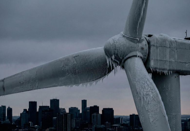 Замрзнаа ветерниците, скокна цената на струјата во Финска