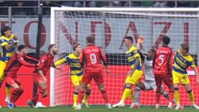 Милан смета дека добива сопки од судиите во трката за Скудетото, дали беше оштетен против Парма?