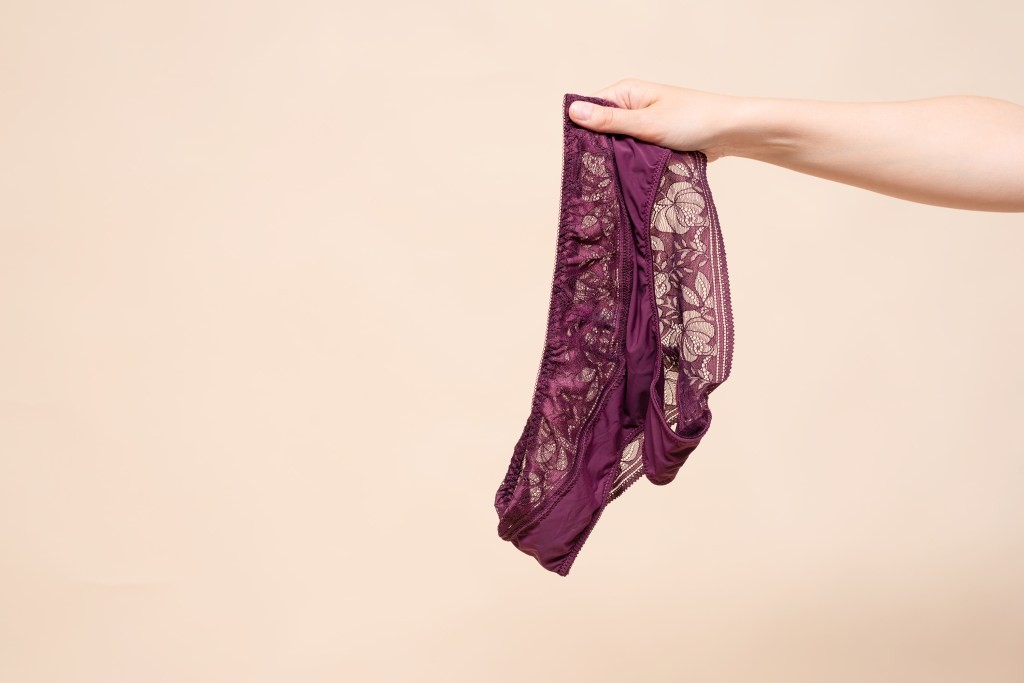 Вистина или лудило: Жена открива одвратен начин на кој ја пере долната облека додека патува: „Ова е толку вознемирувачко“